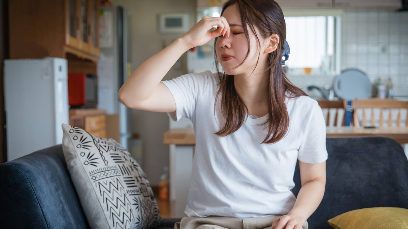 【秋に疲れを感じるのはなぜ？】自律神経と疲れの関係｜40代50代のためのベーシックヨガ