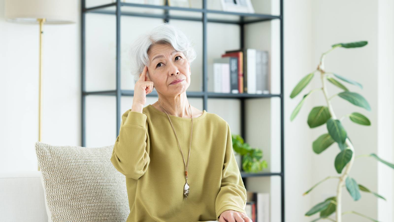  「年のせい」と「認知症」はどう違う？医師が教える、家族が気づきやすい“初期サイン” 
