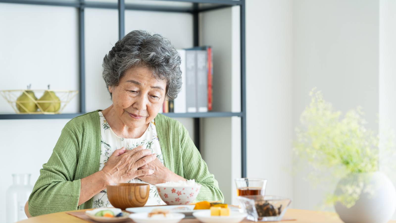「ご飯を食べない」「むせる」「急に痩せた」認知症の家族に現れたら注意したい、低栄養・誤嚥のサイン