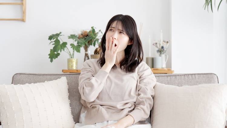 「食後に眠くなるのは血糖値のせい」とは限らない?40代以降に知っておきたい“食後低血圧”とは|医師解説