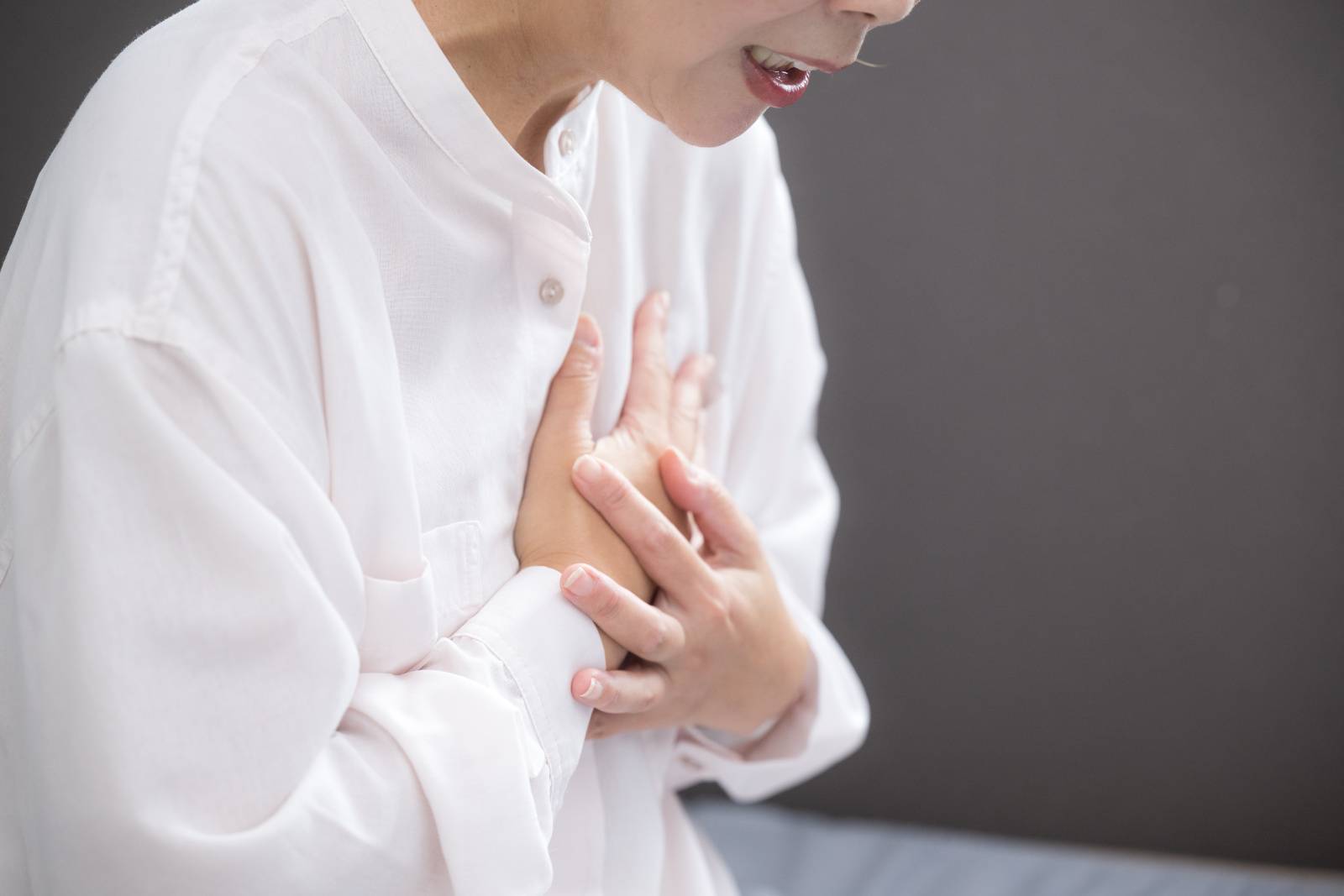 胸が苦しい