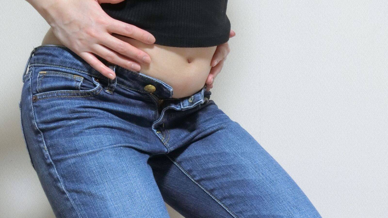  【効果実証済み】腹筋不要！ペタンコお腹が叶った「1日5分週2回」の壁ピタ運動 
