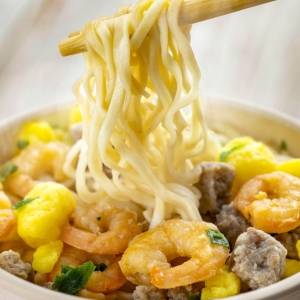 夜にカップ麺が食べたくなったら!小腹を満たす「即席ヘルシーご飯」3選|管理栄養士が解説