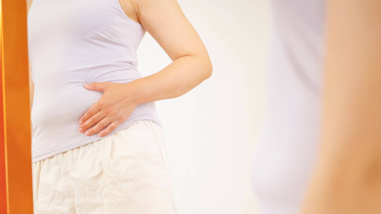 下腹ぽっこりの原因は脂肪ではなく反り腰かも？【寝たまま30秒】骨盤リセットエクササイズ 