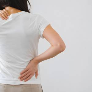 背中の丸まりやどんより感が気になり出したら【老け見えを回避したい大人世代向け】美姿勢エクササイズ