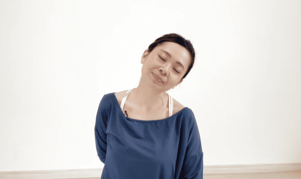 首のストレッチ