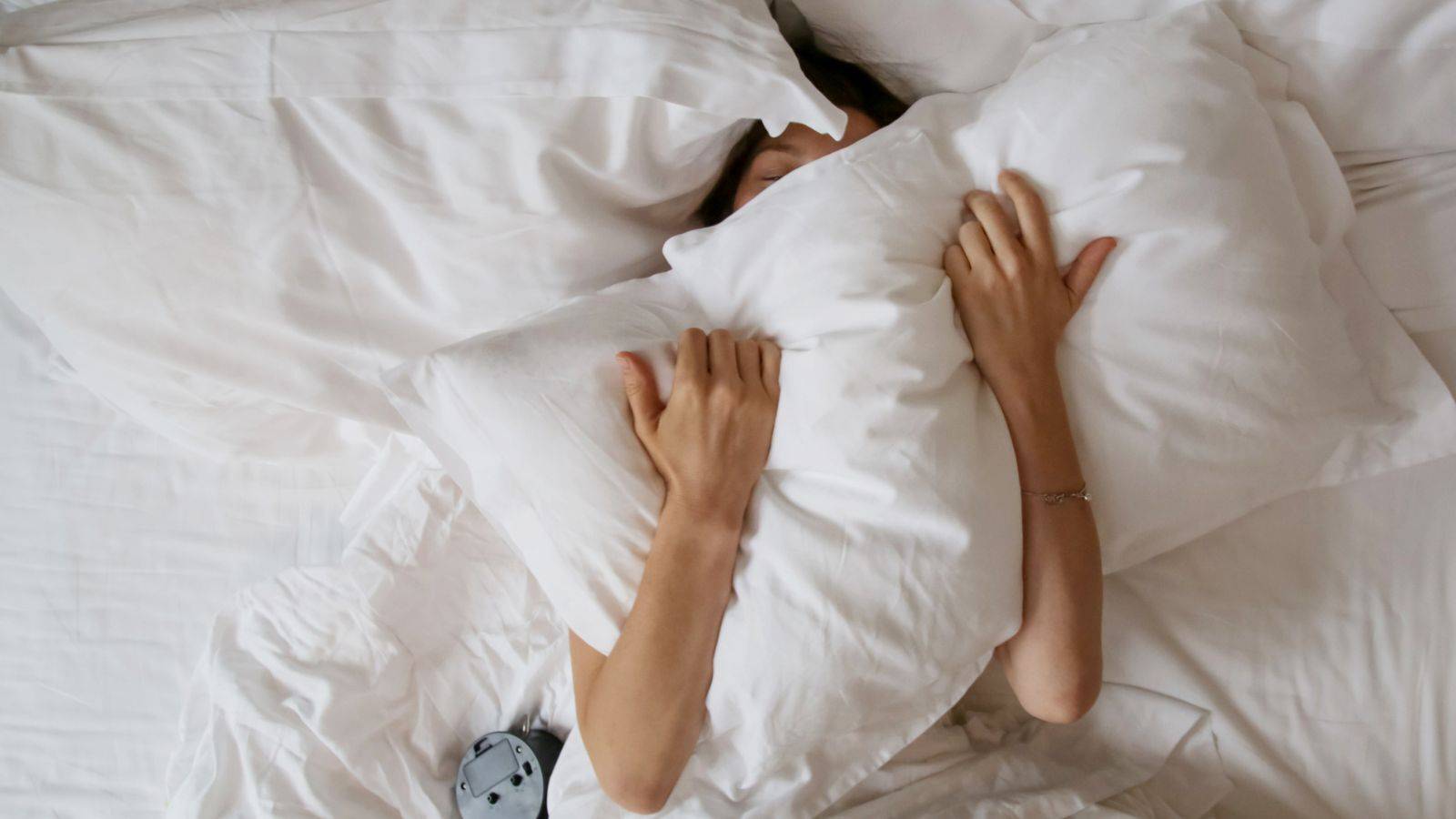  もう罪悪感は持たなくていい？【週末の寝だめは高血圧予防に良い可能性】最適な時間を最新研究が示唆 