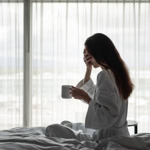 寝不足の翌日は「血糖値」が上がりやすい？睡眠不足が血糖コントロールに与える意外な影響｜医師が解説