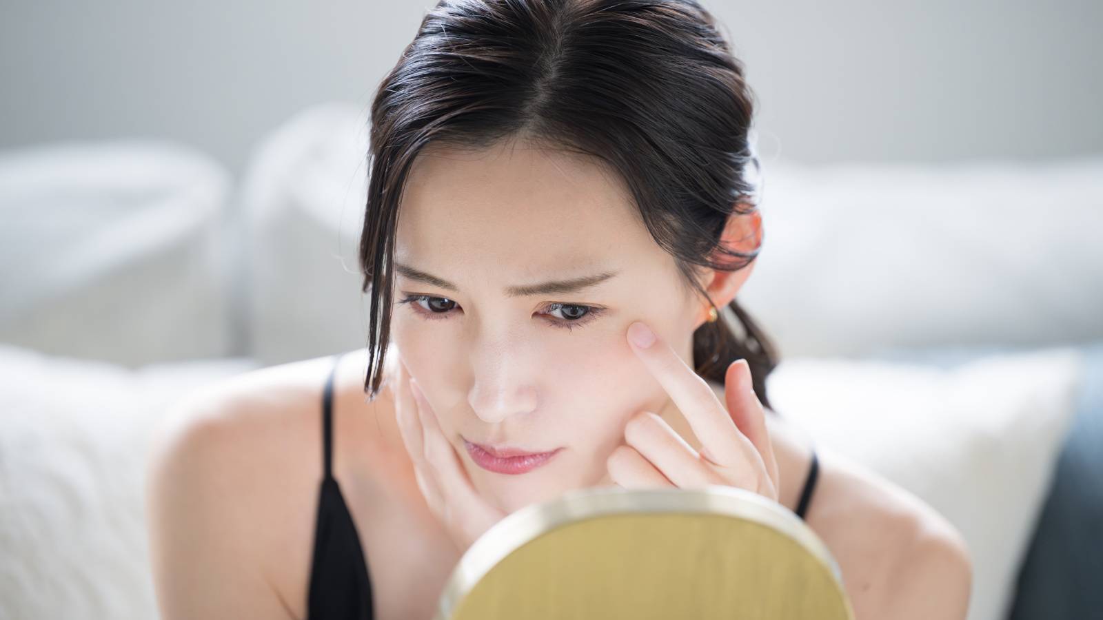 下まぶたの裏が白い人は「鉄分不足」に注意？医師が診察で確認する〈貧血のサイン〉とは