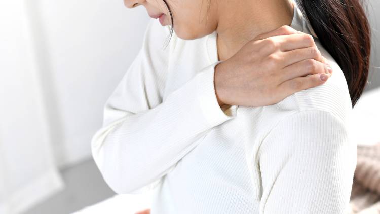 ひじから先しか動かしていないことが「肩こりや背中の痛み」の原因に|翌朝の肩を軽くする寝る前のリセット法