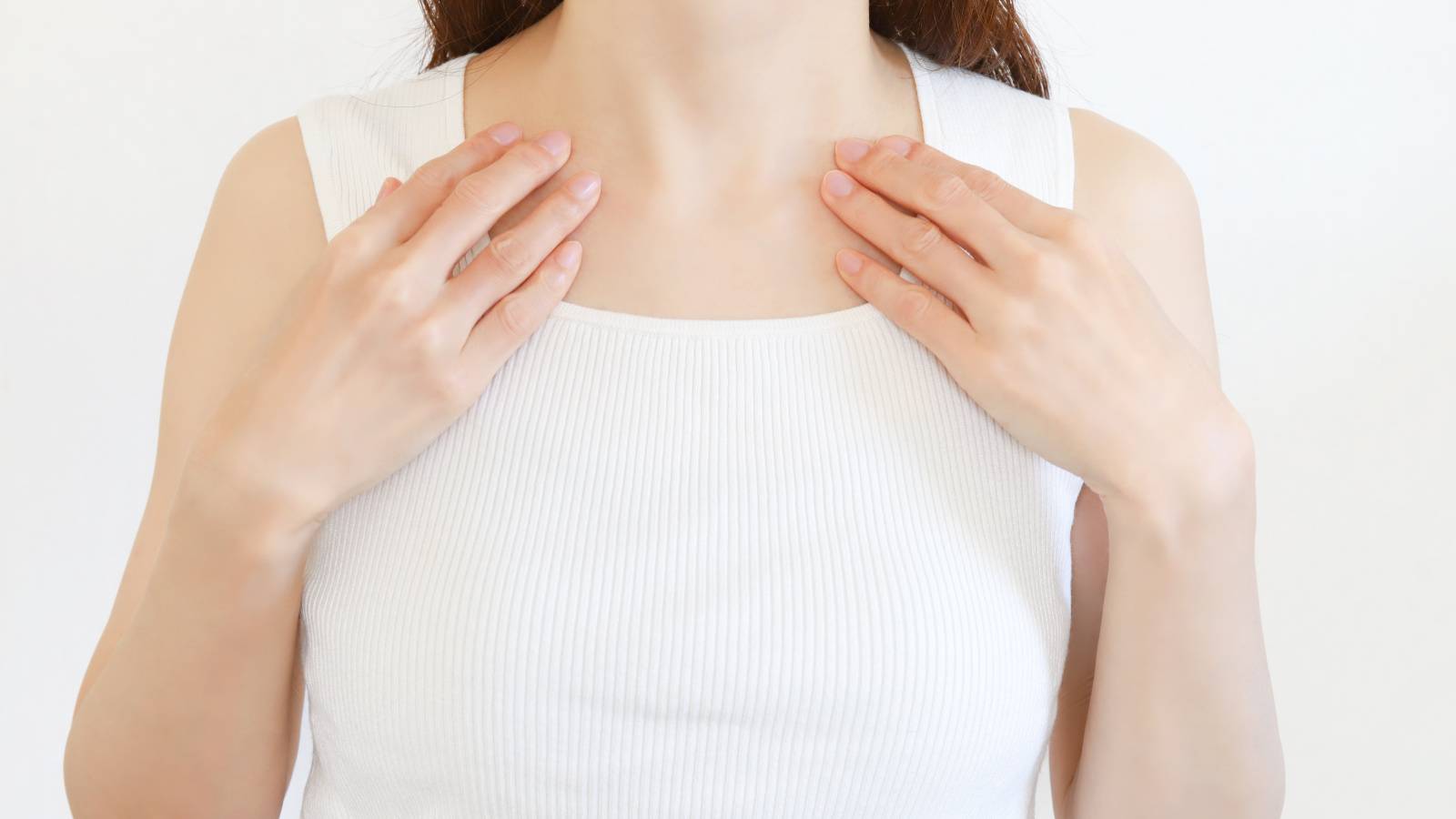 40代50代の悩み「上半身が分厚く見える…」じっくりほぐすだけ！上半身を薄くする「鎖骨ほぐし」