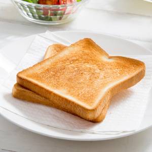 朝のトーストにのせるだけ。50代から気になる骨密度を保つ食材の組み合わせ3選｜管理栄養士が解説