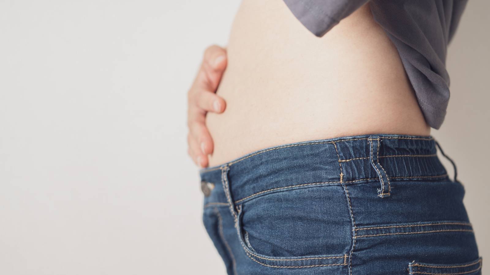  「何をしてもお腹だけ痩せない…」「肩こりがひどい…」40代・50代女性の２大悩みをまとめて解決！呼吸を深くする練習 
