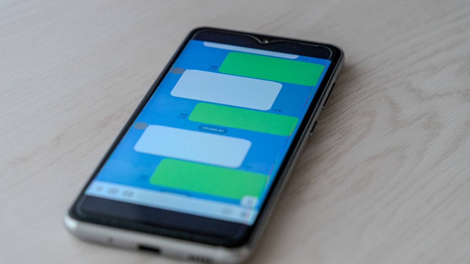  「嫌いじゃないのに返信したくない」LINEを返すだけで疲れるとき、心で何が起きている？心理師が解説 