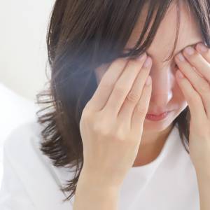 「目が乾く・疲れやすい…」ドライアイが気になる人が毎日食べたい“目の粘膜を守る”食材3選