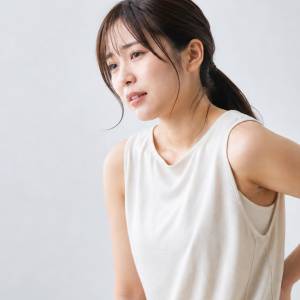 腰に違和感がある人、もも裏硬くない？【寝たまま1分】腰の重だるさをケアするもも裏ストレッチ