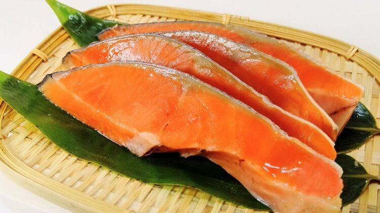 実はすごい！鮭に含まれる栄養と毎日の食べ方を管理栄養士が解説
