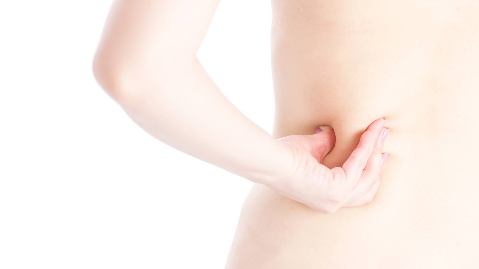  きつい筋トレ不要！【椅子に座って腕を動かすだけ】背中＆お腹を同時に鍛える簡単エクササイズ 