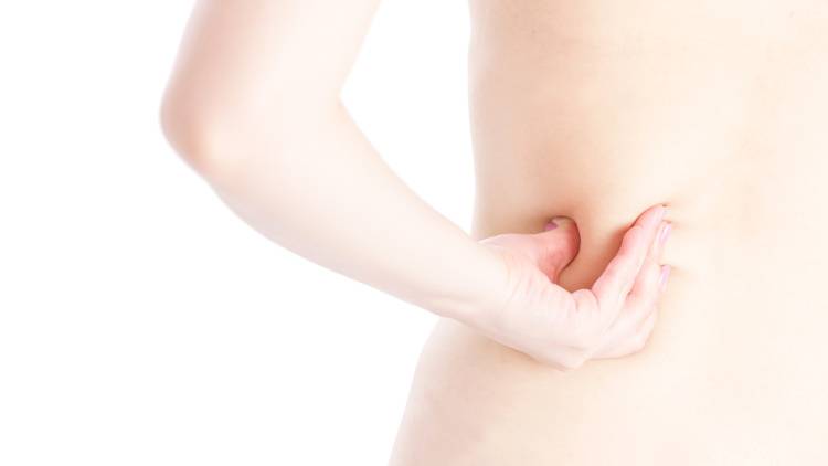 きつい筋トレ不要!【椅子に座って腕を動かすだけ】背中&お腹を同時に鍛える簡単エクササイズ