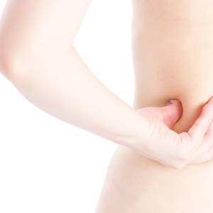 きつい筋トレ不要！【椅子に座って腕を動かすだけ】背中＆お腹を同時に鍛える簡単エクササイズ