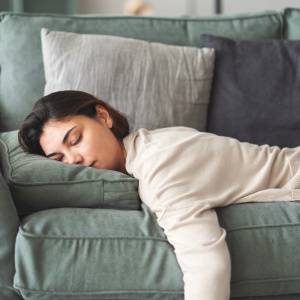 【体が重い・動くのが億劫】秋の「なんとなくだるい」の理由を解説|1分でできるだるさ撃退ワーク