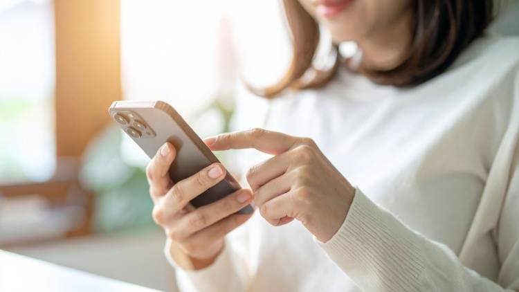 【長時間のスマホで丸まった背中に】見た目改善！呼吸が深くなる！胸を開くだけのお手軽ストレッチ