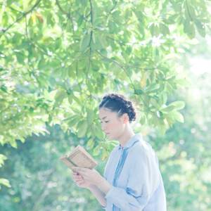 【スマホを置いて本を読もう】1日6分の読書でもストレス68%低下!共感力や認知機能にも好影響、最新研究が示唆