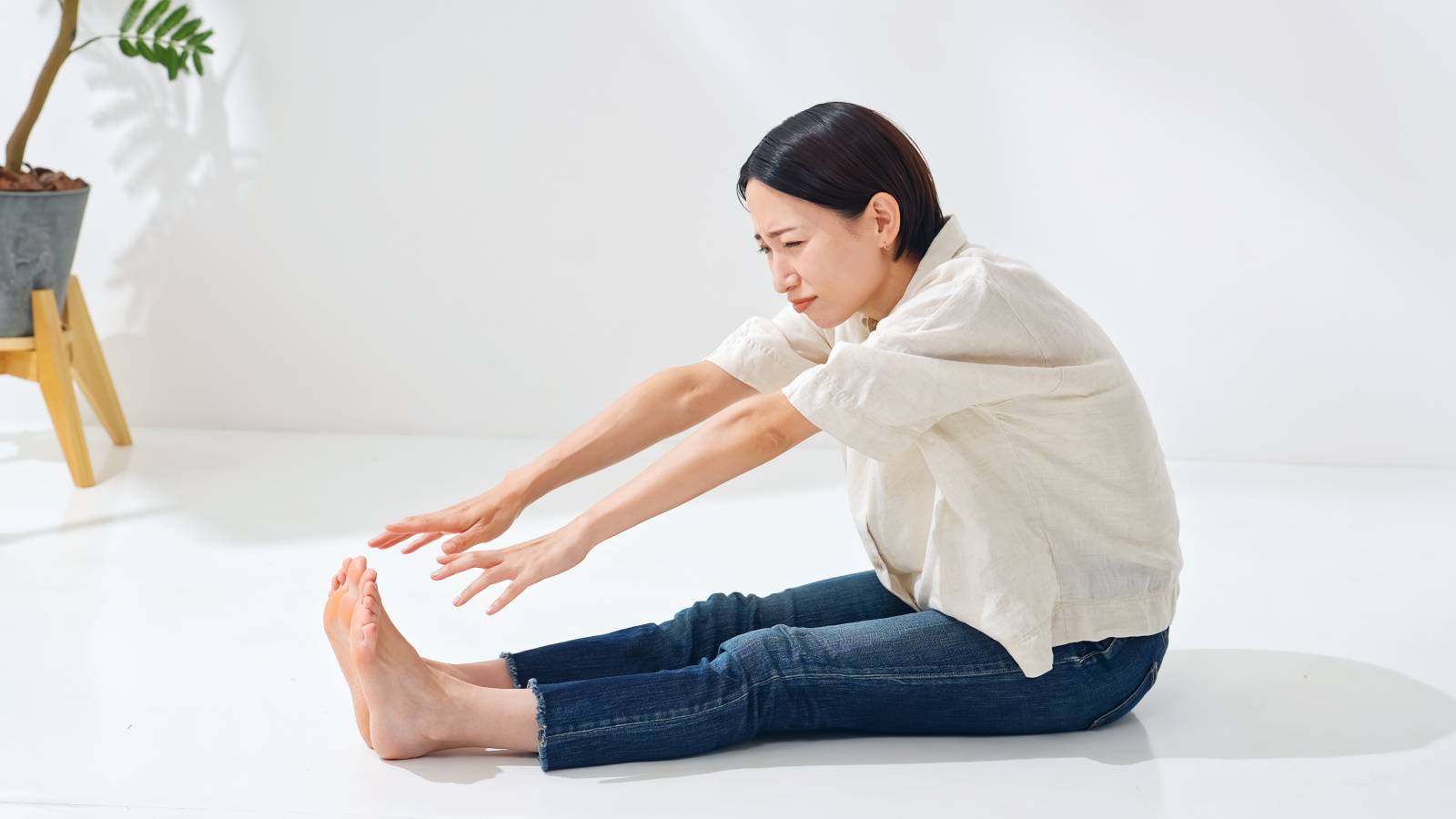  【前屈ができないなら試して！】無理なく股関節から前屈するのに役立つシンプルなイメージ術 