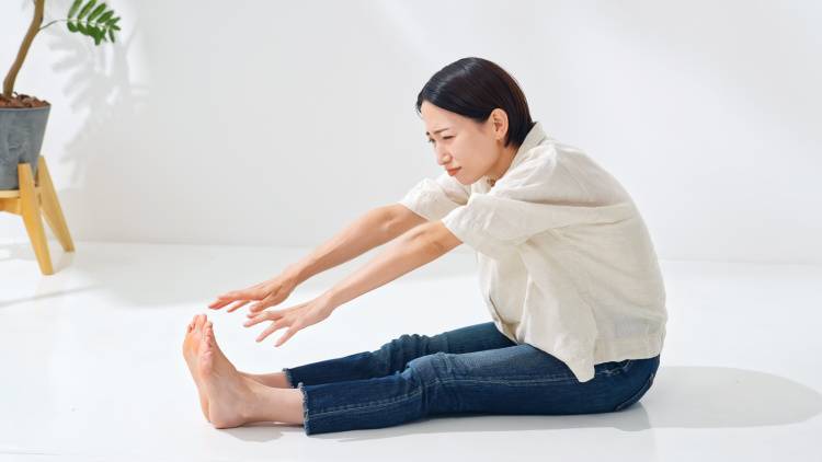 【前屈ができないなら試して!】無理なく股関節から前屈するのに役立つシンプルなイメージ術