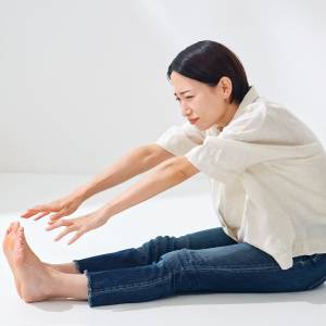 【前屈ができないなら試して!】無理なく股関節から前屈するのに役立つシンプルなイメージ術