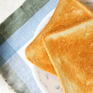 朝の「トースト」に足すだけ！秋バテによる自律神経の乱れをケアする食材の組み合わせ3選｜管理栄養士が解説