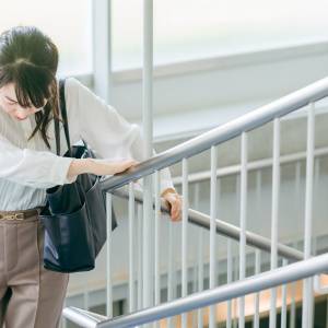 【立つ・歩く・階段を上る動作がツラい…】驚くほど脚が上がるようになる「前もも・股関節じっくりストレッチ」