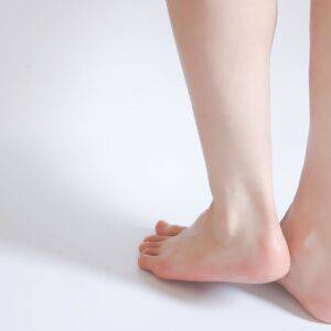 【脚の冷え・むくみが気になる人へ】立ったまま1分！かかとの上げ下げ「ふくらはぎポンプ」エクササイズ