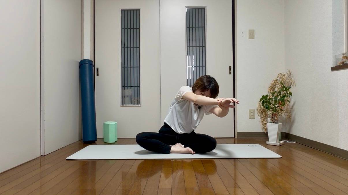 肩甲骨ストレッチ