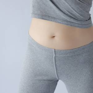 【座るとお腹の力が抜ける人へ】座って片脚を動かすだけ！お腹にスイッチを入れる簡単エクササイズ