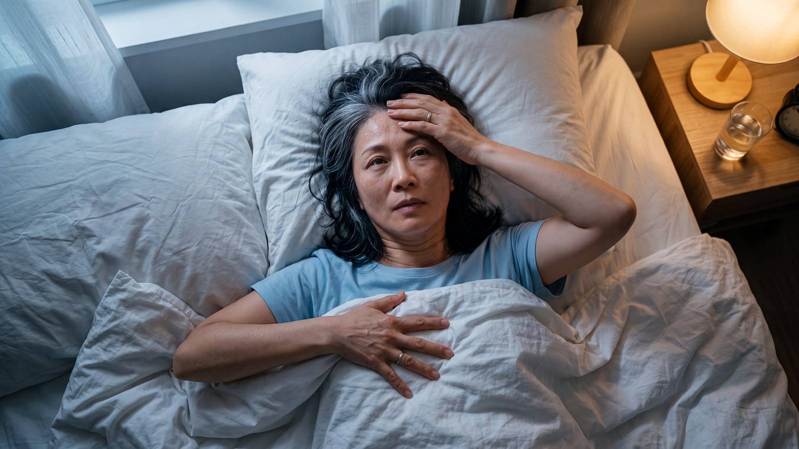 「今日もまた眠れないかも…」と悩んでいるなら！寝る前にできる【骨盤まわりをゆるめる】ヨガポーズ