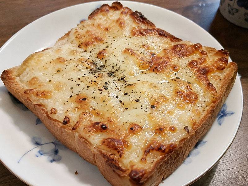 朝のトーストにのせるだけ。腸活効果が期待できる発酵食材3選｜管理栄養士が解説