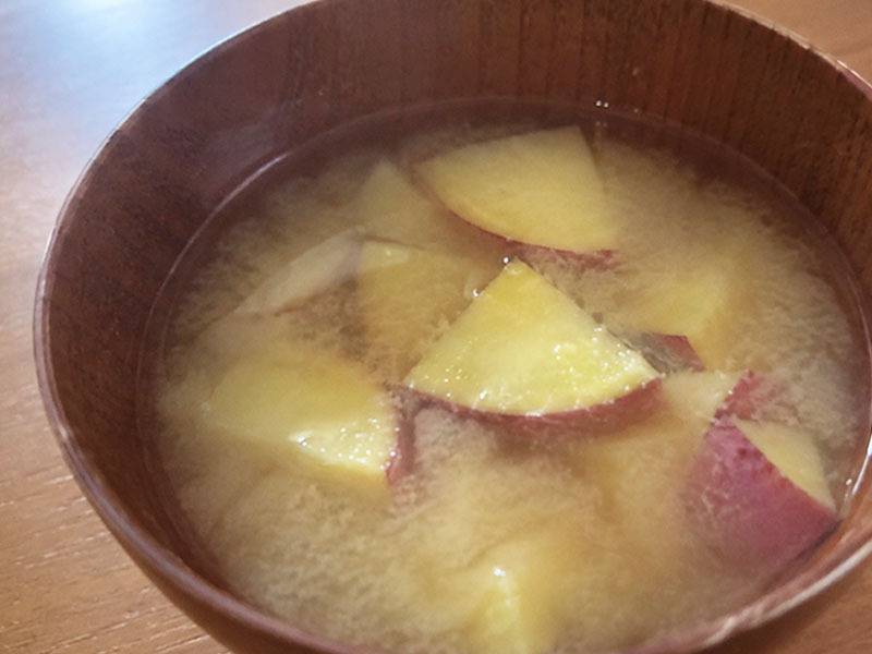 朝の「味噌汁」に加えるだけ。腸内環境を整える旬の食材3選｜管理栄養士が解説