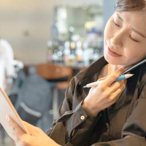 頼まれていないのに先回りしてしまう。「私がやった方が早い」が自分を疲れさせる理由｜心理師が解説