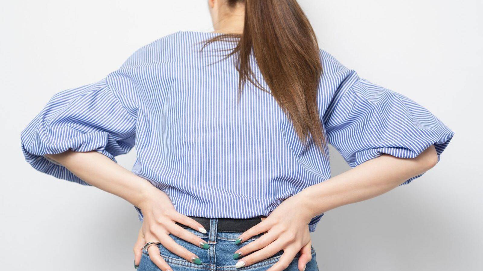  ヨガ講師が現場で見かける「腰痛」の本当の原因と正しい対策｜背中を丸めて反らすだけ！腰痛を防ぐやさしいキャットアンドカウ 