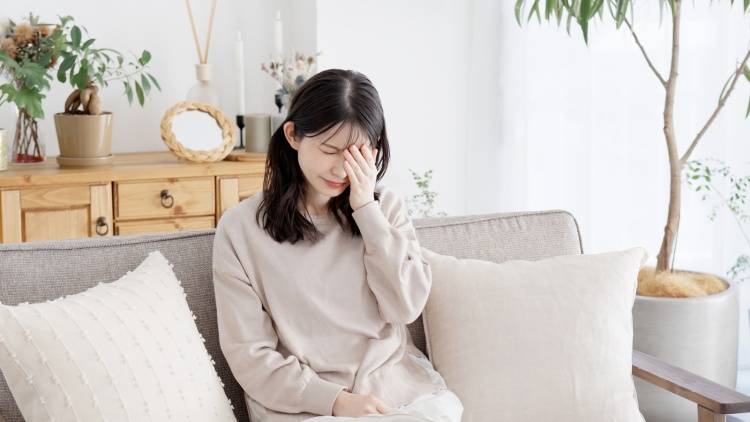 寒暖差がある時期におすすめ【背中を丸める＆胸を開くだけ】なんとなく不調ケアストレッチ