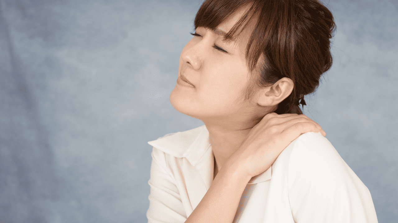  理学療法士が教える「肩に力が入ってしまう」原因と対策｜座ったまま約3分の首肩ケア 