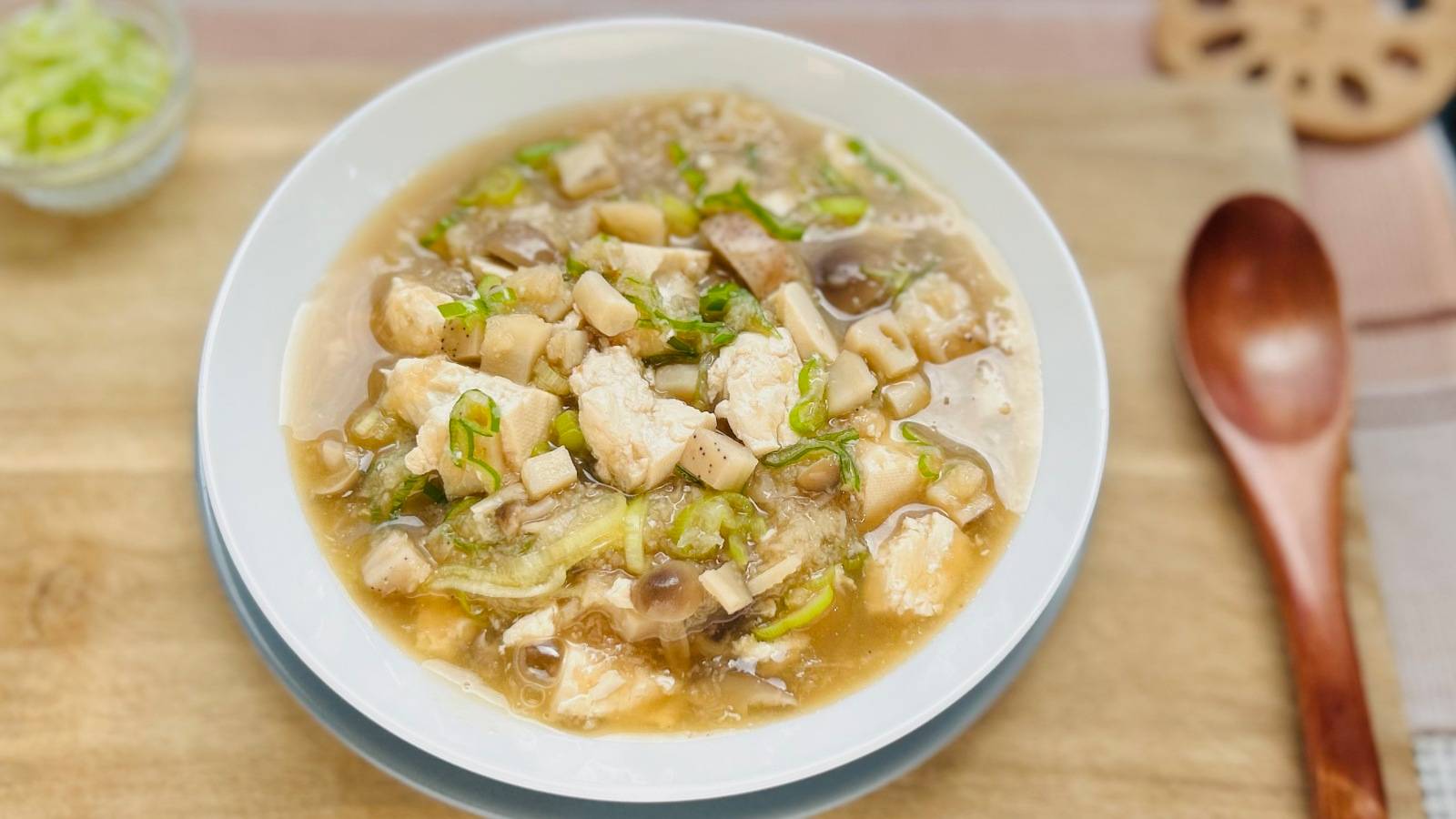秋の冷えが気になる季節に。れんこんの自然なとろみで温まる「具だくさん和風スープ」
