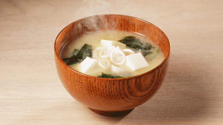 体を温めたい日に！味噌汁に加えたい食材とは？｜管理栄養士が解説