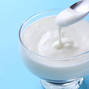 朝の「ヨーグルト」に混ぜるだけ!40代が意識したいたんぱく質を補える食材3選|管理栄養士が解説