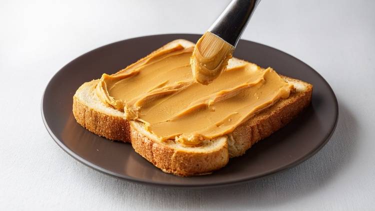 朝の「トースト」に塗るだけ！秋の乾燥肌をケアしたい人におすすめの食材3選｜管理栄養士が解説