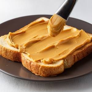 朝の「トースト」に塗るだけ！秋の乾燥肌をケアしたい人におすすめの食材3選｜管理栄養士が解説