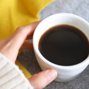 朝の「コーヒー」にひとふりするだけ。冷えを防ぐスイッチを入れる調味料3選｜管理栄養士が解説