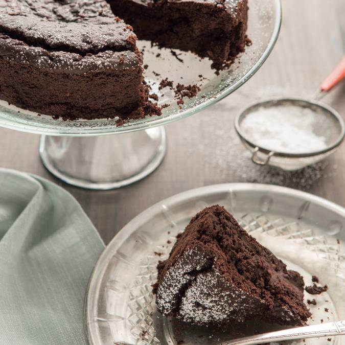 アボカド＆ビーツでしっとり濃厚。ダークチョコレートケーキ｜ヨギシェフのスイーツレシピ ヨガジャーナルオンライン