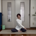 安楽座のねじりのポーズ